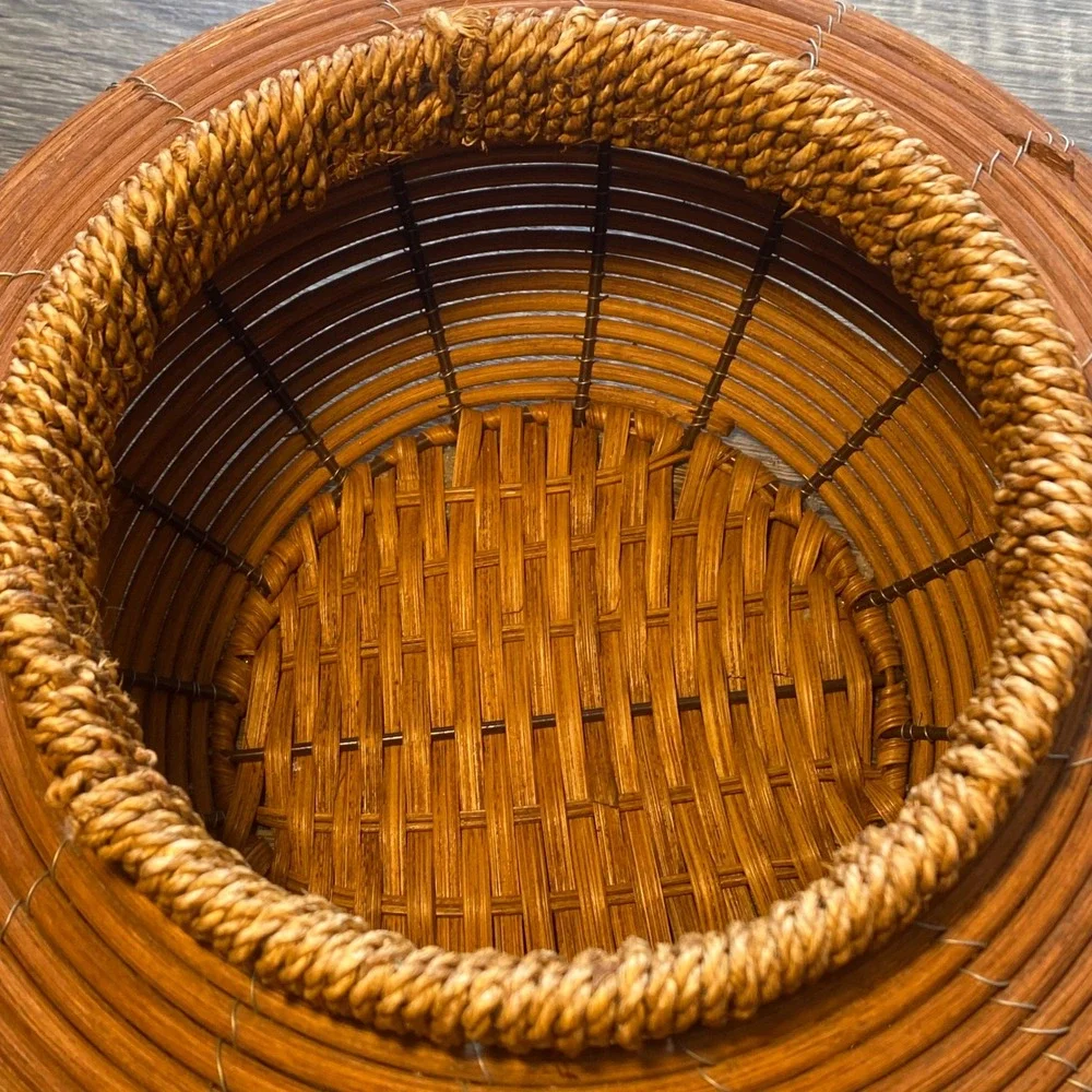 Vintage Woven Wicker Teapot Basket Decorative Rattan Tea Pot‎ w/ Lid Metal Frame
